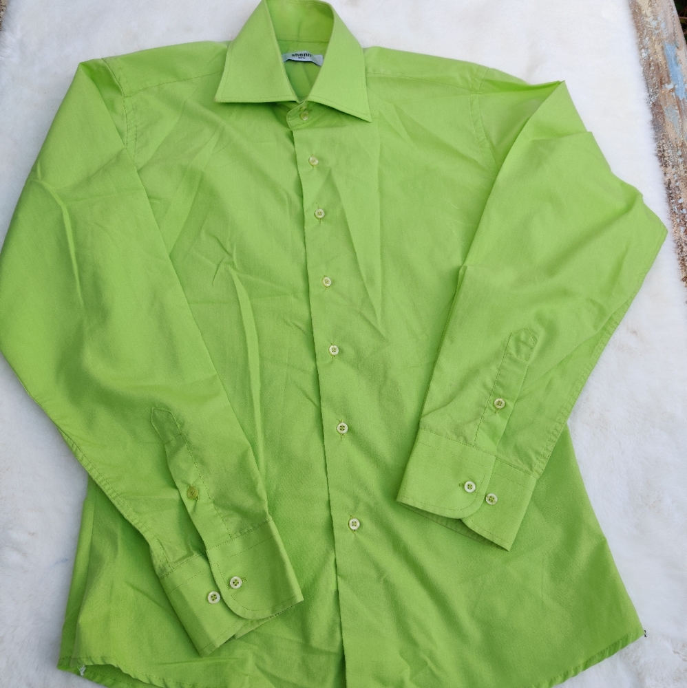 Shenn button down shirt size large
